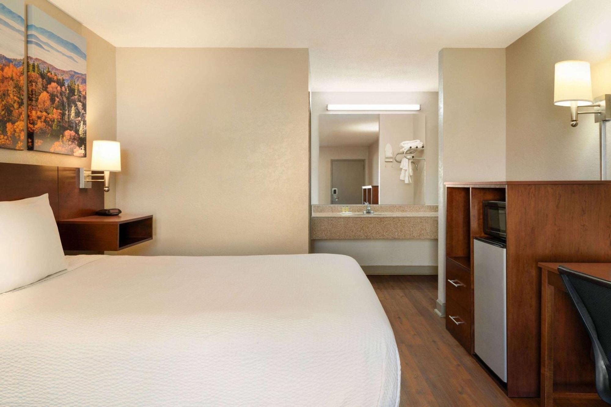 Days Inn By Wyndham Dillon Dış mekan fotoğraf